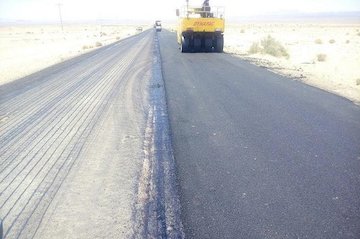 اتمام عملیات آسفالت راه روستایی به طول ۱۰/۵ کیلومتر در ایرانشهر آسفالت