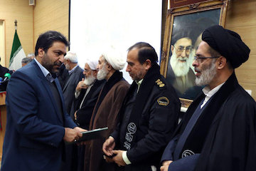 تقدیر از مدیرکل راهداری زنجان در همایش تجلیل از خادمین اربعین  حسینی  تقدیر