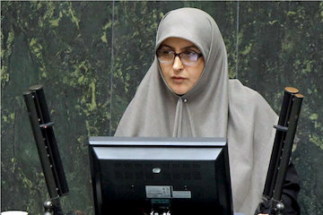 ورود هواپیمای جدید دستاورد برجام و سمبل تحقق اهداف توسعه گردشگری است/ هواپیماهای نو موجب امنیت خاطر مسافران و گردشگران میشود طیبه سیاوشی