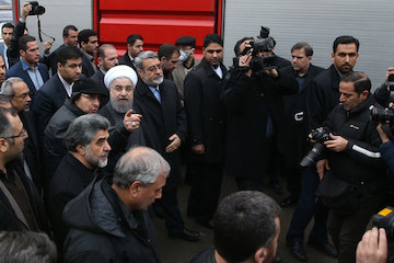 حضور روحانی و آخوندی در محل حادثه ساختمان پلاسکو/ ارائه گزارش از روند اقدامات انجام شده به رئیسجمهور/ همه ما نسبت به فداکاری و حماسه آتشنشانها باید سر تعظیم فرود آوریم پلاسکو