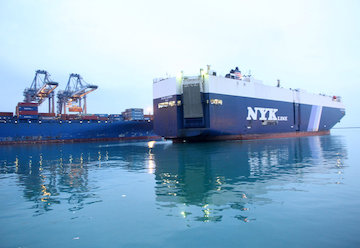 تامين منابع مالی، توسعه زيرساختهای بنادر و تجهيز ناوگان دريايی كشور در ۲۵محور/ سرمايهگذاری ۳۲۰۰۰ ميليارد ريالی در زيرساختها و تجهيز بنادر پهلوگیری نخستین کشتی حمل خودرو با پرچم ژاپن در بندر شهید رجایی