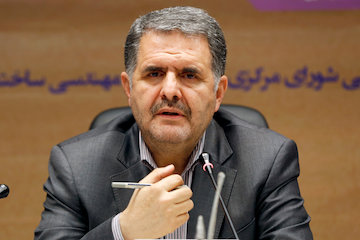 واکنش رجبی به منع فعالیت ساختمانی کارمندان ۹ دستگاه دولتی: ابلاغیه آخوندی عالی و قابل دفاع است فرج اله رجبی