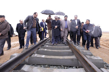 بازدید وزیر راه و شهرسازی از ایستگاه راهآهن کرمانشاه/ ۷۰ کیلومتر از خط آهن ملایر-کرمانشاه آماده ریلگذاری است بازدید