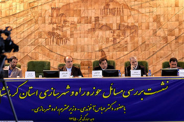 عدم تعادل جمعیتی از مشکلات جدی شهرنشینی کشور است/ کرمانشاه با ۴۰۰۰ اثر تاریخی تجلی تمدن ایرانشهری است/ ضرورت فرهنگسازی بهمنظور جلوگیری از توسعه بیشتر شهرها/ ایجاد سیستم حمل و نقل یکپارچه باعث کنترل جمعیت میشود نشست