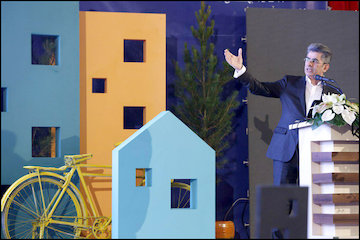 ارایه ۶ راهكار برای انطباق جامعه مهندسی ایران با استانداردهای بینالمللی/ باید سیاستگذاری BIM را در ایران اجرایی كنیم/ ۸ تا ۱۰ سال در دانش مهندسی از دنیا عقب هستیم سخنرانی