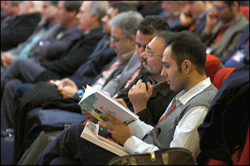 رونمایی کتاب مقالات چهارمین همایش بینالمللی فنآوریهای نوین صنعت ساختمان نمایشگاه