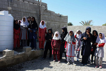 بچههای چابهار و تراژدی بیآبی در مدارس/ آبرسانی به شیوه سقایی در ۴۰۰ روستای سیستان و بلوچستان بیآبی چابهار