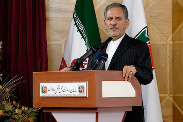 متاسفانه مدیریت بد در دولت گذشته، نظام مدیریتی کشور را متلاشی کرد/ راهاندازی و توسعه قطارهای حومهای کلانشهرها در راستای تحقق اقتصاد مقاومتی/ تبدیل ایرانهراسی به ایراندوستی در دولت یازدهم جهانگيري