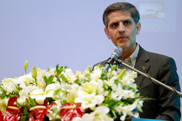 تمام قطارهای باری و مسافری برنامهای میشود/ امسال سهم راهآهن از فروش نفت دریافت نشد/ سیاستهای دولت گذشته باعث افت سهم جابجایی بار از ریل شد/ تاكيد بر راهاندازی شرکت لیزینگ ریلی سعید محمد زاده