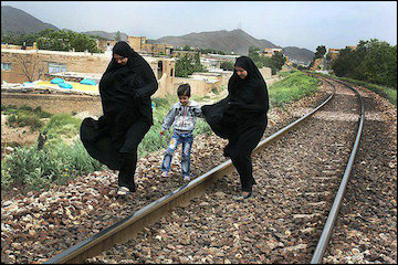 حاشیهنشینان از ورود به حریم راهآهن پرهیز کنند/ شهروندان مراقب باشند تا شادکامی عید نوروز به تلخی تبدیل نشود حاشیه ریل