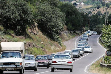 ترافیک سنگین در جاده چالوس/ هشدار به رانندگان برای حفظ سرعت مطمئن و رعایت قوانین جاده ترافیک