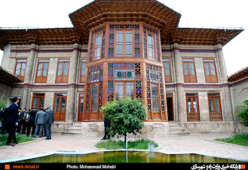 حجمهایی که میخواهند «خودی» باشند بازدید وزیر راه و شهرسازی از  بافت فرسوده شهر ساری