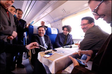 نوسازی و توسعه زیرساختها؛ سیاست اصلی وزارت راه و شهرسازی/ بهرهبرداری از قطعه اول آزادراه تهران- شمال در دولت یازدهم/ حاشیهسازی در رسانهها نتیجه شکاف اجتماعی است نشست