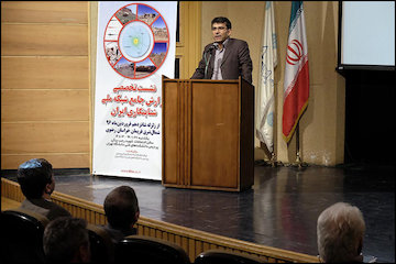 تدوین آییننامه ۲۸۰۰ در مرکز تحقیقات/ تخریب ۵۲ درصدی ساختمانها در زلزله فرودین خراسان رضوی/ تجهیز و نوسازی شبکه شتابنگاری کشور در دولت یازدهم/ پاسداشت خدمات موسس شبکه شتابنگاری کشور نشست