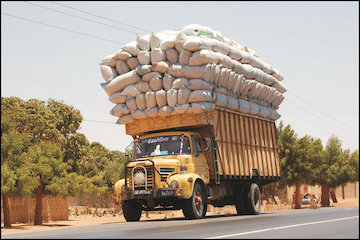 تصویب قانون تخصیص دو درصد از عایدی معادن در راستای مرمت و نگهداری راهها / تداوم نهضت برخورد با تخلفات اضافه بار معادن در قالب گشتهای مشترک  اضافه تناژ