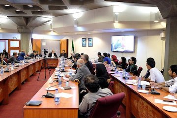 اقتصاد مبتنی بر عارضه، مشکل اصلی شهرهای ایران است/ تحولات مثبت در مدیریت شهری تهران طی ۴ سال گذشته/ ایران از بیانضباطی شهری رنج میبرد/ ناکارآمدی نظام برنامهریزی شهری به نابودی شاخصهای زیستی منجر شده است نشست