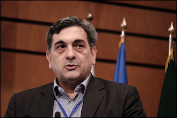 تحقق کاهش مصرف سوخت و افزایش ایمنی با توسعه حمل و نقل ریلی/ بهرهوری در حمل و نقل جادهای و نوسازی ناوگان ریلی و دریایی در دستور کار/ آموزش؛ حلقه گمشده نظام مدیریتشهری و شهرداریها پیروز حناچی