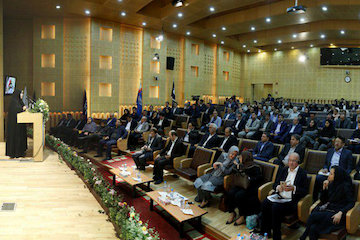 نادیدهگرفتن مسئولیت اجتماعی منجر به حاشیهنشینی و فقر شد/ ضرورت لحاظ شدن پیوست فرهنگی و اجتماعی برای طرحهای عمرانی/ اقدامات مسئولیت اجتماعی بنگاهها حلقه مفقوده در معافیتهای مالیاتی است همایش