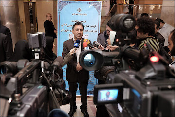 اتخاذ تصميمات نهايی برای کریدور شماره ۱۰ تا پایان ارديبهشت/ کرمانشاه و ارومیه در صف برخورداری از راهآهن/ صحبت وزیر راه با مردم همدان صادقانه و شفاف بود خادمی در جمع