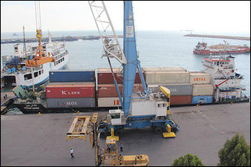 ثبت بالاترین میزان ترانزیت خودرو در بندر لنگه/ رشد ۶۷ درصدی صادرات کالاهای غیرنفتی در نیمه اول ۹۶ بندر لنگه