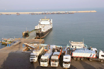 تخلیه و بارگیری بیش از ۱۰میلیون تن کالا در بنادر غرب هرمزگان بندر لنگه