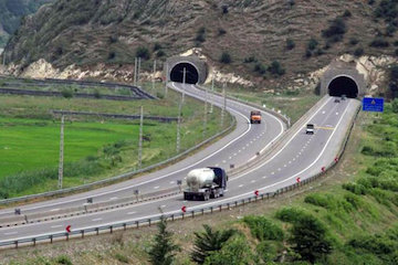 بشنوید| ترافیک سنگین در محور هراز مسیر جنوب به شمال /تردد روان در محورهای چالوس فیروزکوه و آزادراه قزوین-رشت در مسیر رفت و برگشت آزادراه قزوین- رشت