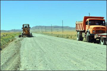 تکمیل زیرسازی و بازگشایی راههای روستای شهرستان فاریاب در کرمان جنوبی راهسازی