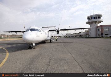 ورود وزیر راه و شهرسازی با هواپیمای ‌ATR به فرودگاه سنندج 