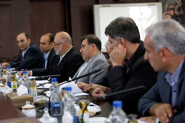 تاکید آخوندی بر پشتیبانی فرانسه از مبادلات اقتصادی دو کشور/ تلاش فرانسه برای حل مشکل تامین مالی پروژههای هوایی و ریلی/ خرسندی فرانسویها از تشکیل کمیسیون مشترک اقتصادی با ایران دیدار