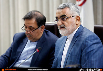 آخوندی شجاعت اتخاذ تصمیمات پر ریسک و تحمل فشارهای سیاسی را دارد/ خرید هواپیمای نو ضرورت ملی بود/ تاکید بر ارتقا کیفیت در حملونقل و زیرساخت جلسه اعضای کمیسیون امنیت ملی و سیاست خارجی با وزیر راه و شهرسازی در شرکت راهآهن