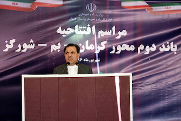 تاكید بر ارتباط فرامنطقهای و بینالمللی در استان كرمان/ آغاز عملیات ساخت راهآهن كرمان- سیرجان در آینده نزدیك/ باید برای ارتباط تمدنی در حوزههای جاده، دریا، هوا و ریل ارتباط برقرار كنیم مراسم