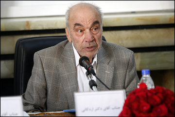 رجوع به تاریخ تفنن نیست بلکه یک ضرورت است/ نفی ایران و تاریخ آن نفی خودمان است/ ایران همچنان توسط فرهنگ، هنر و تفکر راهبری میشود رضا داوری اردکانی