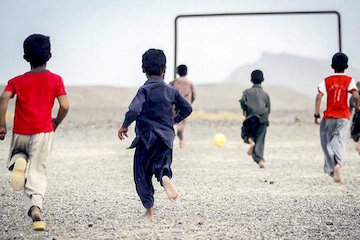 فوتبالیستهای حاشیهنشین/ كار، تمرین، كار، تحصیل، كار... زمین فوتبال