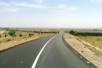 بهسازی و آسفالت ۴ کیلومتر راه روستایی در شهرستان نیشابور راه روستایی