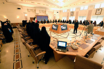 تشریح سیاستهای  حوزه بانوان وزارت راه و شهرسازی در بخشهای حمل و نقل، سکونتگاهها و فضاهای عمومی/ برنامهریزی و اقدام در راستای احصـای حقـوق زنان در چارچوب وظايف وزارت متبوع/ تدوین دستورالعمل اجرایی برای پیشبینی تسهیلات لازم در فضاهای عمومی امور بانوان