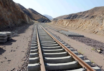 مراحل ساخت و تکمیل راه اهن قزوین-رشت
