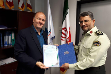تقدیر فرمانده پلیس فرودگاههای کشور از سرپرست شهر فرودگاهی امام خمینی (ره) تقدیر