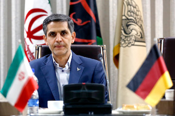 تشريح سرمايهگذاری ۱/۵ ميليارد دلاری و قرارداد ۷ ميليارد دلاری در حوزه ريلی/ چشمانداز خوبی برای توسعه روابط ایران با اروپا و آلمان وجود دارد/ جزئيات برنامههای شرکت راهآهن برای توسعه حملونقل ریلی ایران سعید محمد زاده