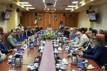 تامین منافع ملی با افزایش سهم ریل در حمل کالا به بنادر و از بنادر به مناطق مختلف/ تشکیل کارگروه بندر و ریل در سازمان بنادر/ کمکهای جامعه دریایی به زلزلهزدگان منتقل میشود نشست