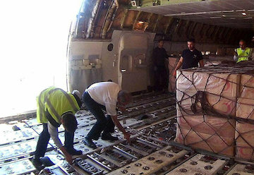 انجام بیش از ۵۰۰ پرواز فوق العاده به استان زلزله زده/ انتقال ۲۷۸ مصدوم و ۸۷۸ تن بار انجام سومین پرواز باری "هما" به مقصد فرودگاه کرمانشاه