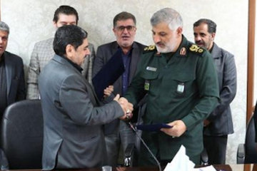 تفاهم قرارگاه خاتم الانبیاء (ص) با بنیاد مسکن برای بازسازی مناطق زلزله زده تفاهمنامه