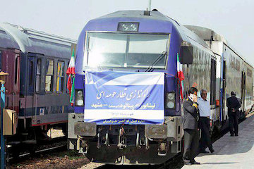 تسریع در برقی سازی قطارهای حومهای/ مانع زدایی از سیستم بهینهساز حرکت لکوموتیوها
 قطار حومه ای