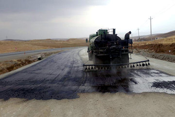 بهسازی راه روستایی غیاثآباد دیواندره کردستان در شرف اتمام است آسفالت