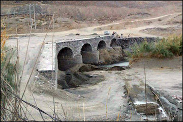 تكميل پل طاقی رودخانه دائمی سرنی فارياب در كرمان جنوبی پل