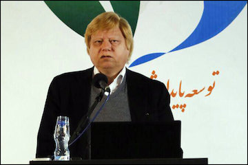 برگزاری کنفرانس توسعه پایدار و عمران شهری در کارخانه ریسباف نقطه عطف است/ تاکید بر بهرهگیری از تجربه تاریخی زندگی در توسعه محیط شهری سید محمد بهشتی