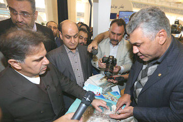 جزئیات بازدید آخوندی از غرفه بندر شهید رجایی در نمایشگاه بینالمللی حمل و نقل/ بررسی طرحهای توسعهای کانتینری، ریلی و لجستیکی بازدید