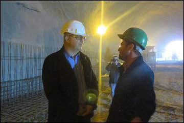 اجرای آسفالت در ۱۴ کیلومتر از قطعه اول محور قزوین الموت تنکابن/ انجام مطالعات تکمیلی برای مهار قسمتهای رانشی در کیلومتر ۳۸ تا ۴۲ بازدید