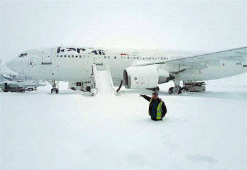 بارش شدید برف و هواپیمای ایرباس هما