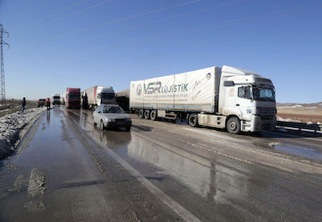 انتقاد نسبت به سوءاستفاده از منابع طبیعی واقع در مسیر طرحهای زیربنایی/ آخرین وضعیت قرارداد کریدور شرق به غرب/ افتتاح همزمان ۲۵ پاسگاه پلیسراه پیشساخته بتنی در سراسر کشور بازگشایی کامل آزادراه زنجان- قزوین با تلاش راهداران زنجانی