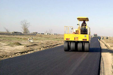 آغازعملیات آسفالت راه روستایی ملک جهان به میرمحله  شاندرمن آسفالت